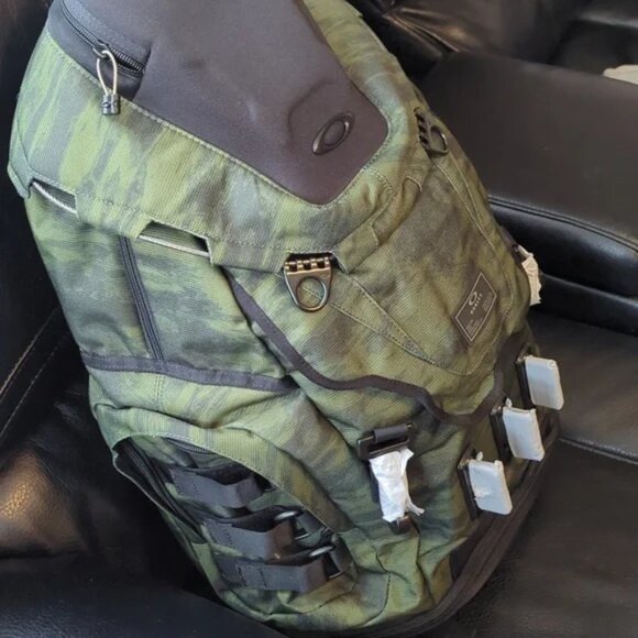 Oakley Kitchen Sink backpack Brand New with tags - Picture 6 of 16